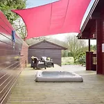 3-bed - Sleeps 7 - Hot Tub - Pet Friendly 別荘