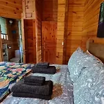 3-bed - Sleeps 7 - Hot Tub - Pet Friendly *