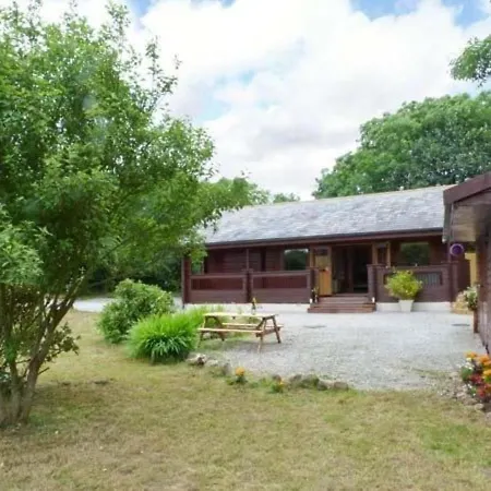 3-bed - Sleeps 7 - Hot Tub - Pet Friendly 別荘