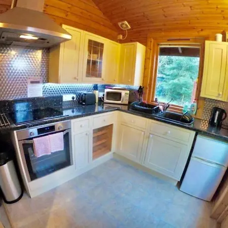 3-bed - Sleeps 7 - Hot Tub - Pet Friendly *