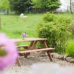 3-bed - Sleeps 7 - Hot Tub - Pet Friendly Prázdninový dům *