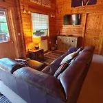 3-bed - Sleeps 7 - Hot Tub - Pet Friendly Prázdninový dům Skipton