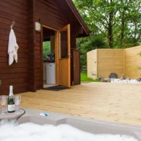3-bed - Sleeps 7 - Hot Tub - Pet Friendly Tatil Evi